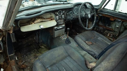 Dieser schrottreife Aston Martin DB5 glänzt wieder wie neu