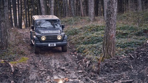 BAW 212 vs. Jeep Wrangler: Retro-Geländewagen im Vergleich