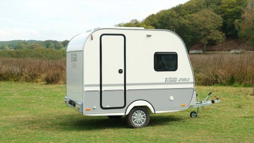 ¿Te gustan las caravanas ligeras? Atento a la Tosbiq 2.80