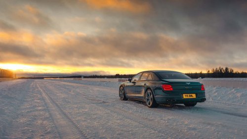 Increíble: este Bentley ha alcanzado los 193 km/h sobre hielo