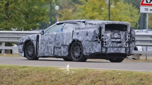 El primer Ferrari eléctrico se oculta asemejándose al Breadvan