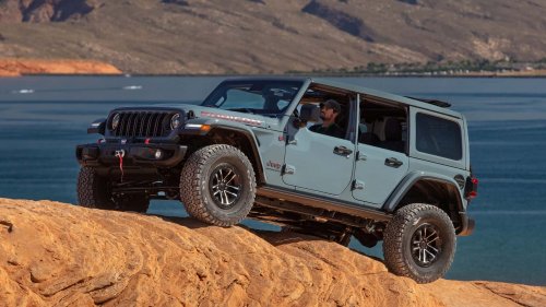 Jeep Driver Goes to Florida Target. Then She Sees One of Those Red Balls On the Loose, Wreaking Havoc In the Parking Lot