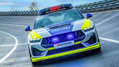 TUNE IT! SAFE! zeigt STEEDA Q500 Ford Mustang im Polizei-Look