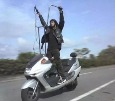 8 Foto Stang Motor yang Dimodifikasi Unik, Justru Bikin Pengendara Repot.