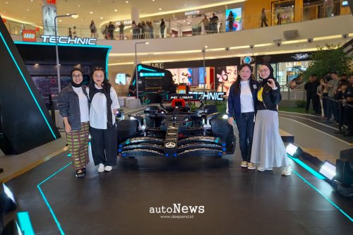 Pameran LEGO Replika Mercedes-AMG F1 W14 – DIBUAT DARI 192.937 KEPING LEGO