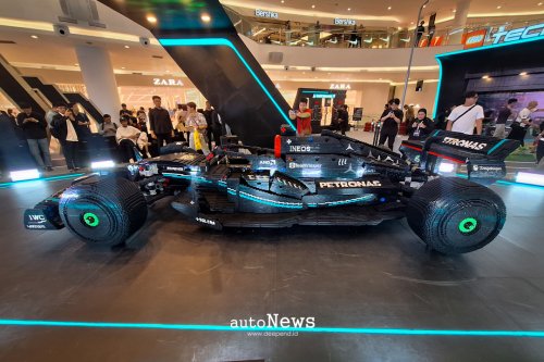 Pameran LEGO Replika Mercedes-AMG F1 W14 – DIBUAT DARI 192.937 KEPING LEGO