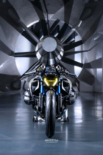 Power Trip BMW R 1300 R “TITAN” – KARYA KARYAWAN BMW MOTORRAD