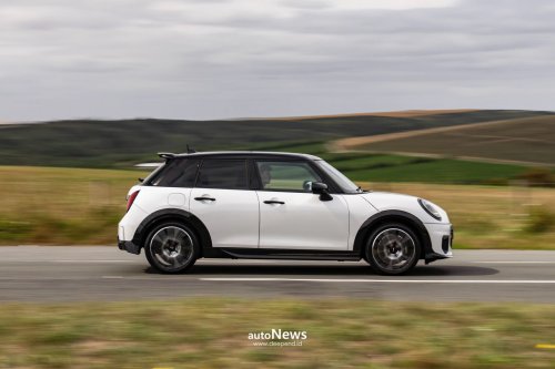 Profil Mobil MINI Cooper S 5-Door John Cooper Works – IKONIK DAN SPORTY