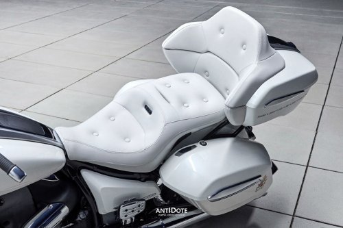 Special Edition BMW R 18 Transcontinental – DIBERKATI OLEH PAUS LEO XIV