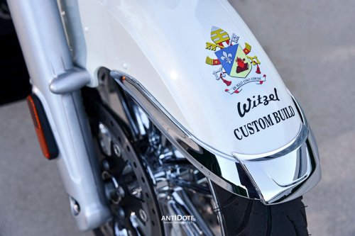 Special Edition BMW R 18 Transcontinental – DIBERKATI OLEH PAUS LEO XIV