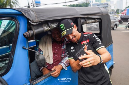Road to MotoGP Mandalika 2025 Riders VR46 Racing Team – KELILING JAKARTA NAIK BAJAJ DAN MRT