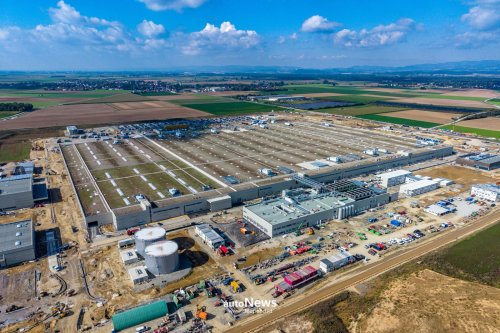 Energy Centre BMW Bangun Jantung Energi Pabrik Baterai –  TANPA GAS FOSIL