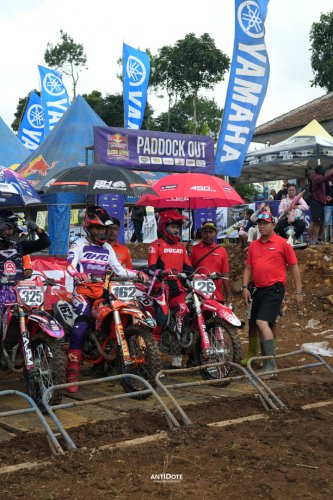 Kejurnas Motocross 2025 Diva Ismayana &amp; Hilman Maksum – BAWA DUCATI DOMINASI PODIUM MX1