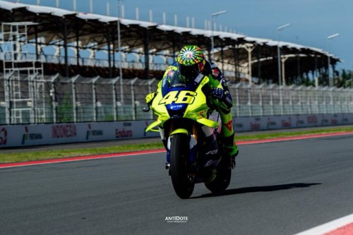 Legenda MotoGP Valentino Rossi Jajal Mandalika – PANTAU PELUMAS PERTAMINA ENDURO