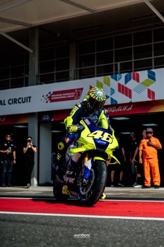 Legenda MotoGP Valentino Rossi Jajal Mandalika – PANTAU PELUMAS PERTAMINA ENDURO
