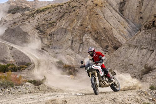 Adventure Bike Ducati DesertX 2026 Resmi Meluncur – MESIN V2 BARU, MAKIN SIAP OFF-ROAD