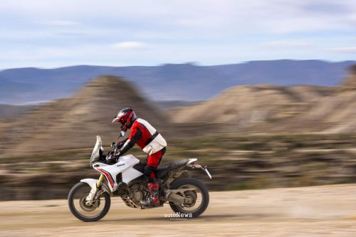 Adventure Bike Ducati DesertX 2026 Resmi Meluncur – MESIN V2 BARU, MAKIN SIAP OFF-ROAD