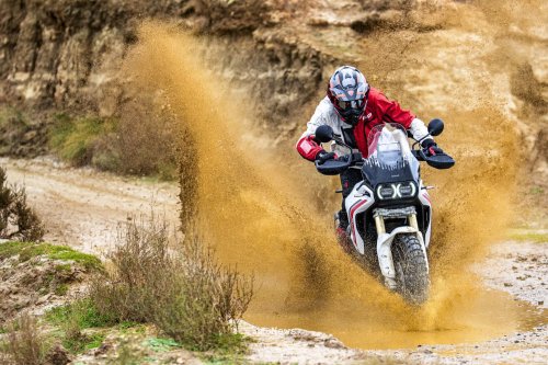 Adventure Bike Ducati DesertX 2026 Resmi Meluncur – MESIN V2 BARU, MAKIN SIAP OFF-ROAD
