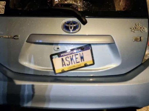 45 Hilarious Personalized License Plates People Found Out In The Wild