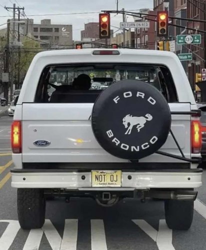 45 Hilarious Personalized License Plates People Found Out In The Wild