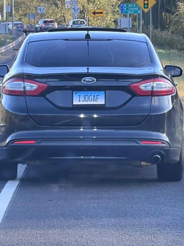 45 Hilarious Personalized License Plates People Found Out In The Wild