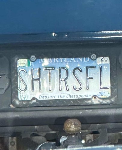 45 Hilarious Personalized License Plates People Found Out In The Wild