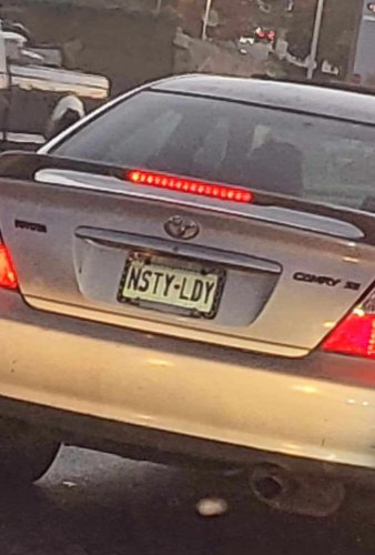 45 Hilarious Personalized License Plates People Found Out In The Wild