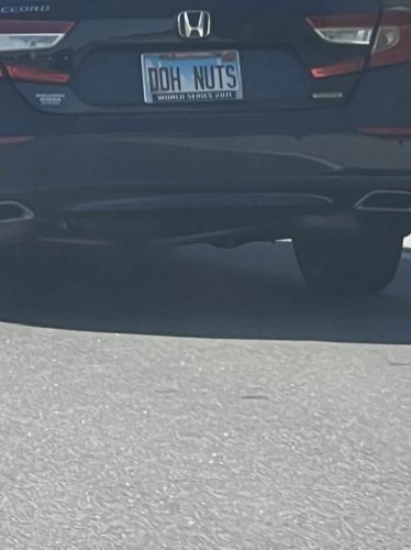 45 Hilarious Personalized License Plates People Found Out In The Wild