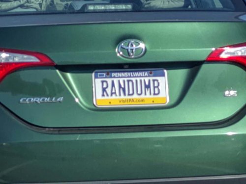 45 Hilarious Personalized License Plates People Found Out In The Wild