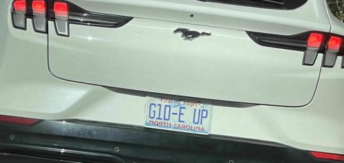 45 Hilarious Personalized License Plates People Found Out In The Wild