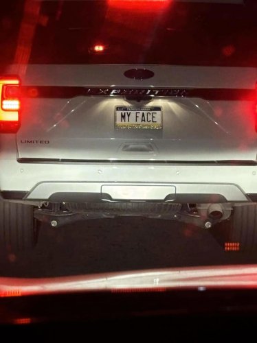 45 Hilarious Personalized License Plates People Found Out In The Wild