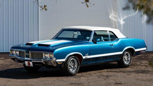 10 Classic American Muscle Cars That Still Dominate Auctions