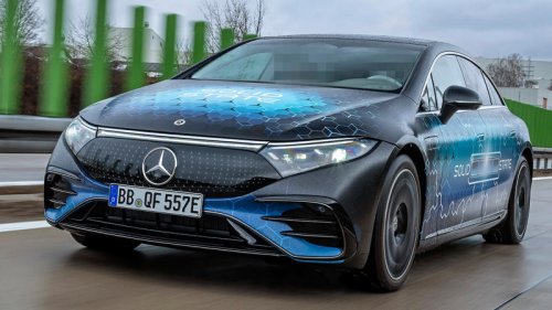 The Mercedes-Benz EQS Claims 620 Miles of Range in Semi-Solid-State Battery Testing