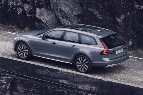 2025 Volvo V90 Cross Country: A Luxe Wagon With Moves Like Jagger