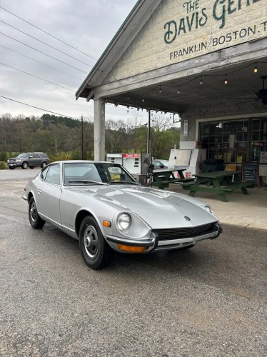 Driving a Vintage Datsun 240Z Is All About Process