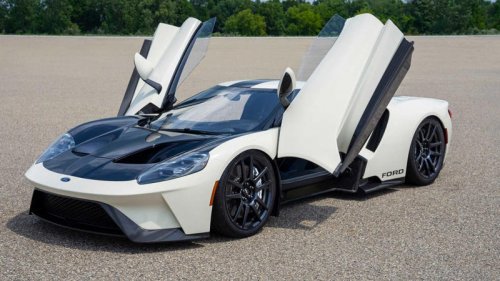 The Only Gas-Powered American Cars That Can Reach 60 MPH In Under 3 Seconds