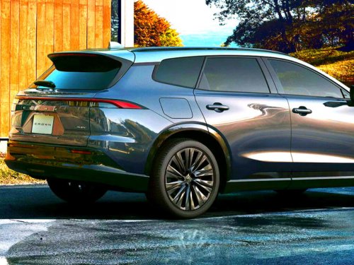 Toyota’s Crown Estate Offers 302 Horsepower and Room for the Whole Family