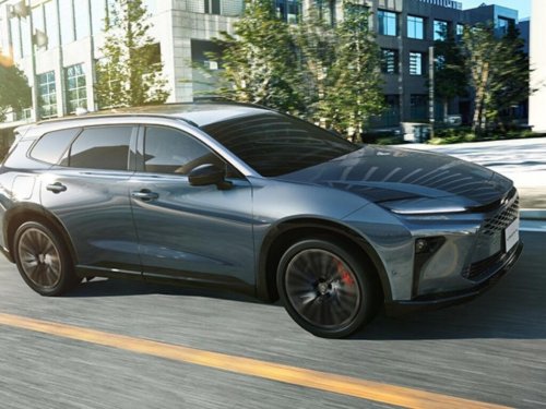 Toyota’s Crown Estate Offers 302 Horsepower and Room for the Whole Family