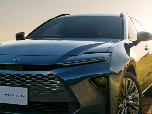 Toyota’s Crown Estate Offers 302 Horsepower and Room for the Whole Family