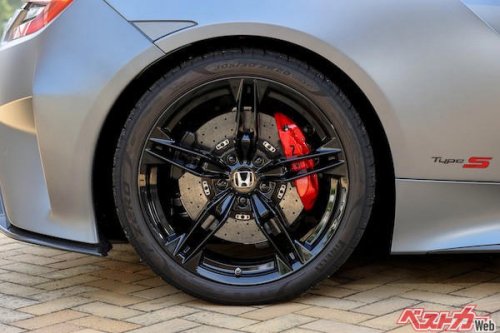 タイヤはなぜ黒いのか？ 赤や白のカラフルなタイヤがあってもいいんじゃないの？