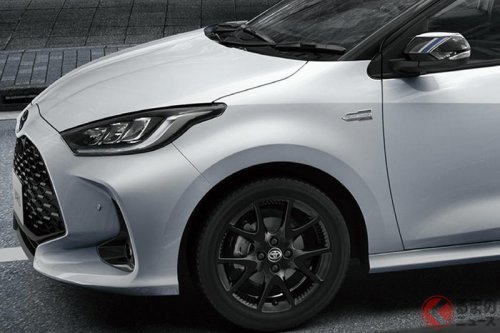 トヨタ「“新”ヤリス」何が変わった？ 黒い“Tエンブレム”採用の「Zウルバーノ」が良すぎる！ クールな青＆白パーツのセットもある「特別モデル」とは？