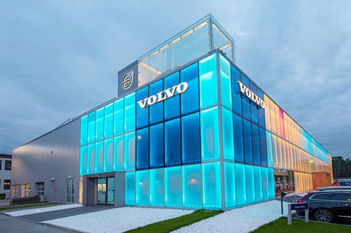 ノスタルジー爆発の「ボルボ200シリーズ」が未来仕様で復活！「240R」という名の電動モンスターが現る