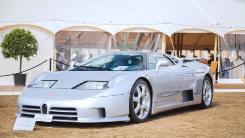 時速350キロで飛ぶスポーツカー：写真