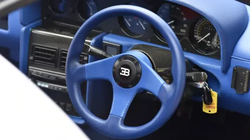 時速350キロで飛ぶスポーツカー：写真