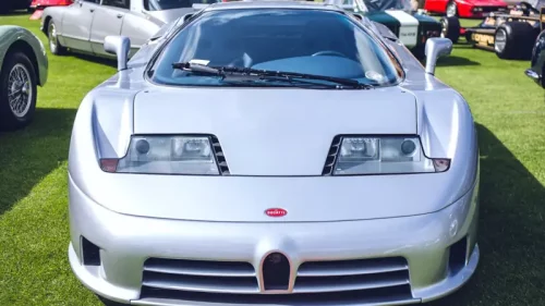 時速350キロで飛ぶスポーツカー：写真