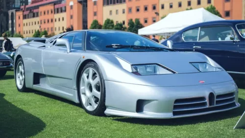 時速350キロで飛ぶスポーツカー：写真