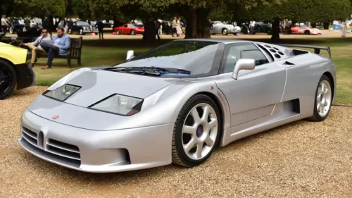 時速350キロで飛ぶスポーツカー：写真