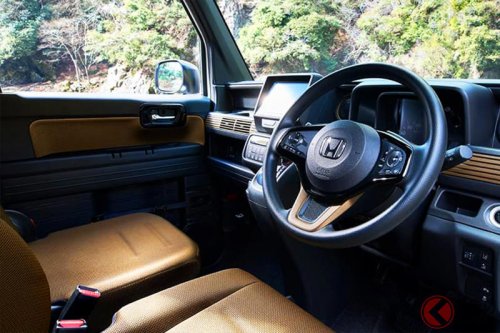 185万円！ ホンダ最新「“4人乗り”軽バン」に大反響！「カーキの内装がオシャレ」「オトナ仕様な外観が好き」「映える」の声も！ “丸目レトロ顔”な自然派「N-VAN」に熱視線！
