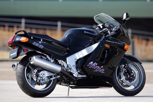 カワサキ「ZZ-R1100」の系譜｜300km/h時代の到来を告げる世界最速グランツーリスモ！【バイクの歴史】