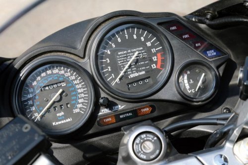カワサキ「ZZ-R1100」の系譜｜300km/h時代の到来を告げる世界最速グランツーリスモ！【バイクの歴史】